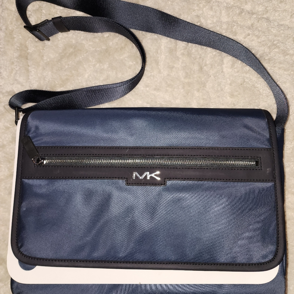 Michael Kors Men's Messenger Bag (NWOT)